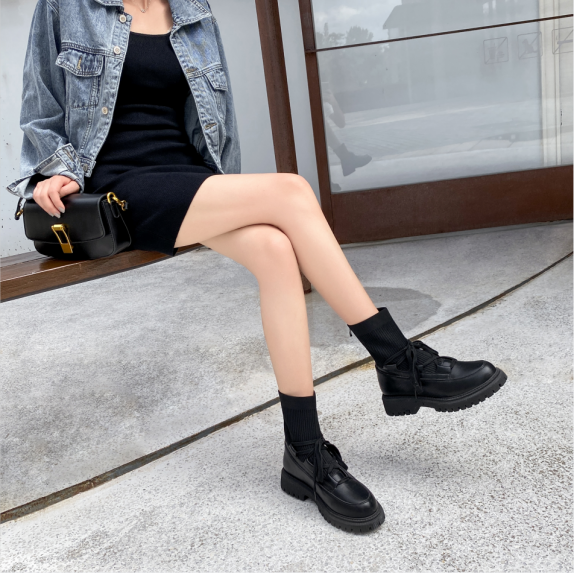 卓哈时尚达人 圆头拼接袜靴的四款秋冬穿搭,谁看了不说一句绝!