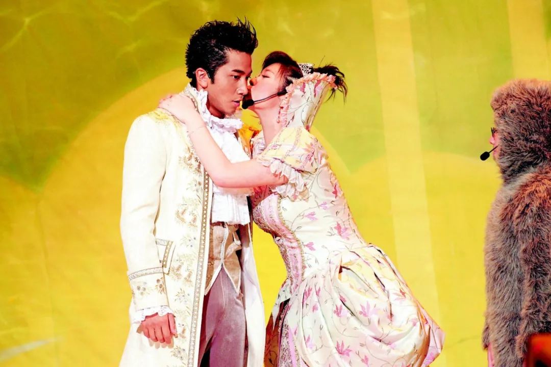 郑欣宜|身材焦虑、观众投诉、无人看好……在嘘声中长大的星二代，终于成为歌后