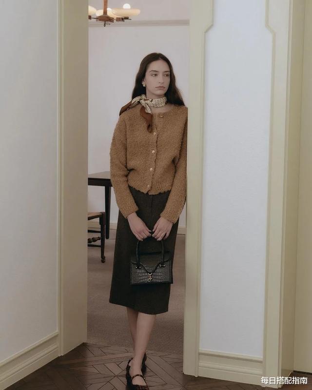 每日搭配指南 秋冬季节不知道穿什么？从内搭到外套，必备清单都帮你准备好了
