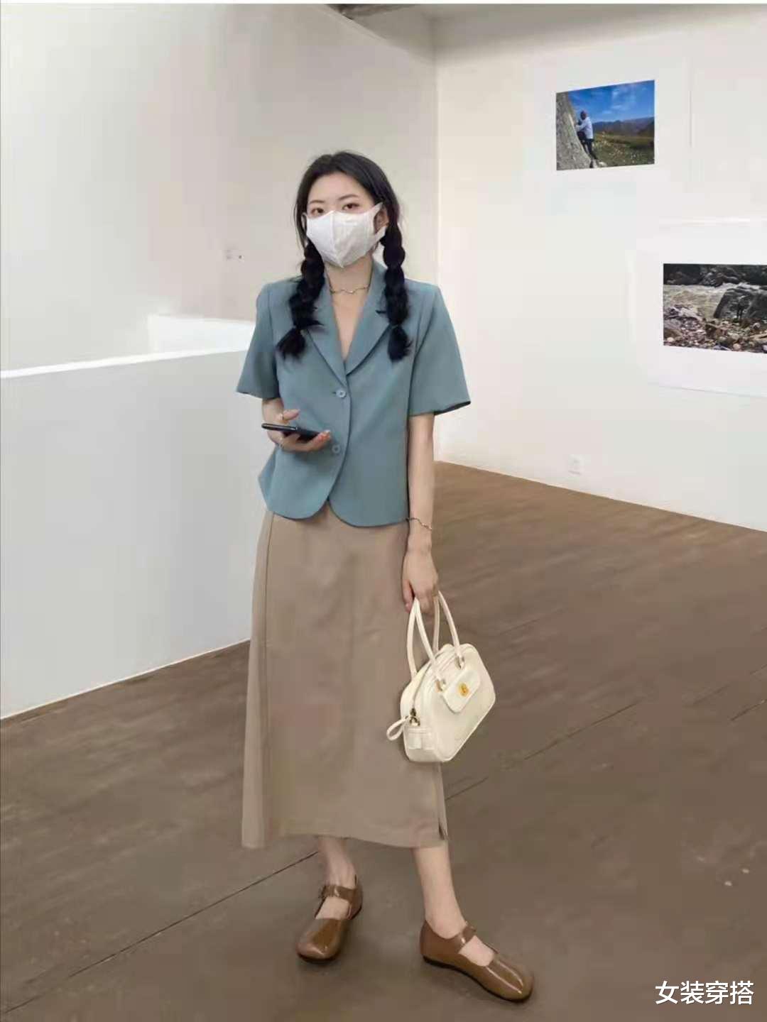 女装穿搭|穿半身裙怎么搭配上衣和鞋子