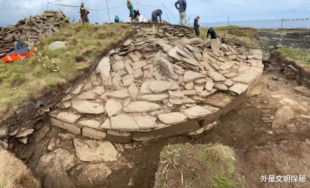 雕刻 苏格兰岛陵墓发现神秘的雕刻石球