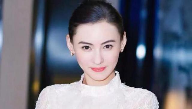 张柏芝|张柏芝晒大儿子照片，网友误认成谢霆锋：吃啥长得这么高