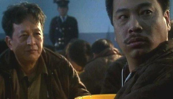 吴孟达|吴孟达昔日未能替师父扶灵，如今师母穿素衣送他最后一程