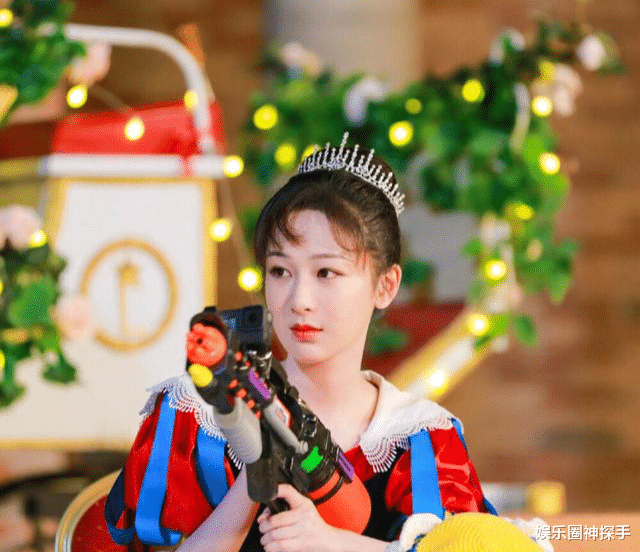 周锐|欢瑞第一期招新落幕，多人简历被筛，从相关海报看出力捧对象