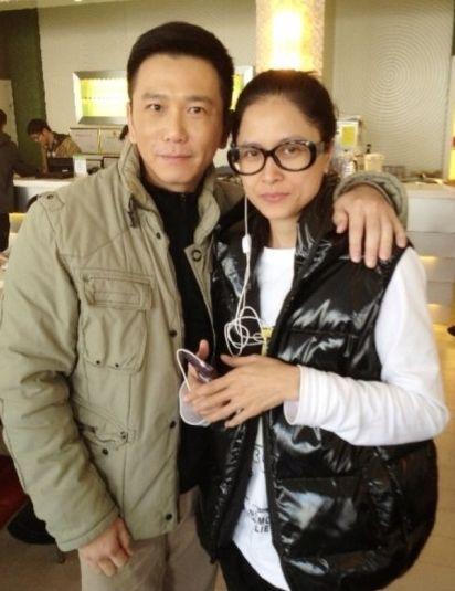 温兆伦|57岁的温兆伦，从多情男变身专一丈夫，小20岁娇妻长相貌美如少女