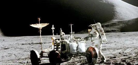 月球 阿波罗18号在月背发现1亿年前的飞船，科学家分析完照片后沉默了