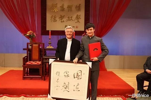 小沈龙|拜师赵本山，从演员沦为和网红抢饭吃，小沈龙为何活成全国的笑话