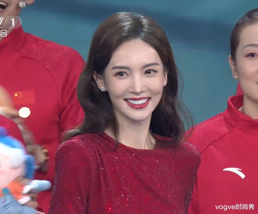 迪丽热巴|春晚4大亮点:李思思的腰,倪妮的腿,金晨的笑,迪丽热巴的颜