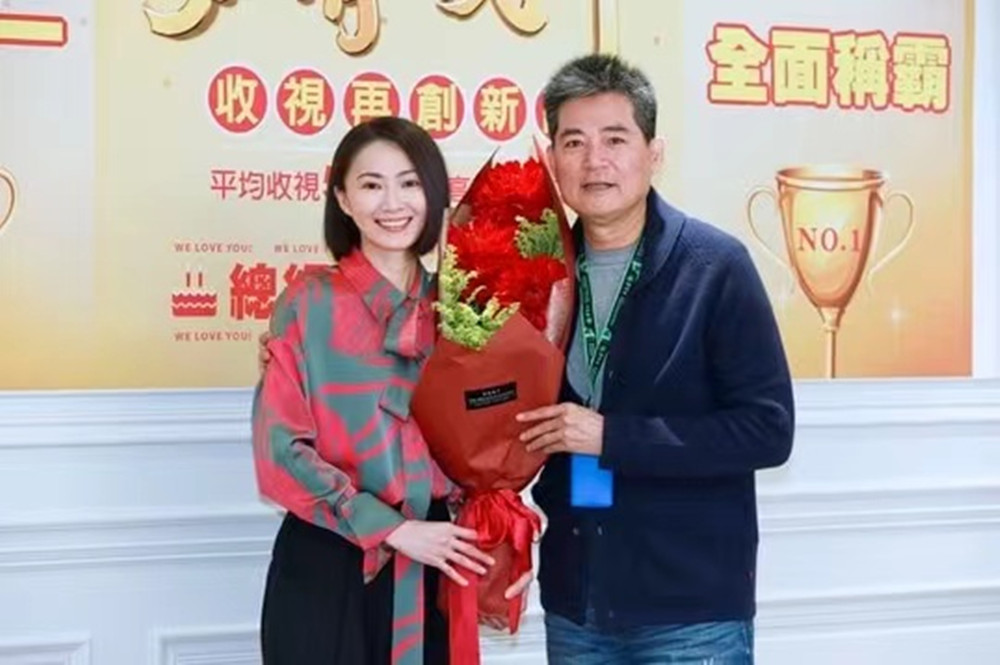 侯怡君|又一对明星官宣结婚！相差23岁被指“父女恋”，爱情长跑已20年
