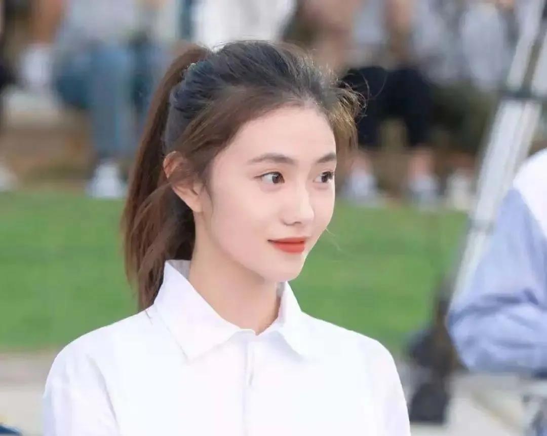 吴宣仪|龚俊，艺谋浩存，千玺，吴宣仪颜值回春？刘怡潼不靠爸爸拿资源？