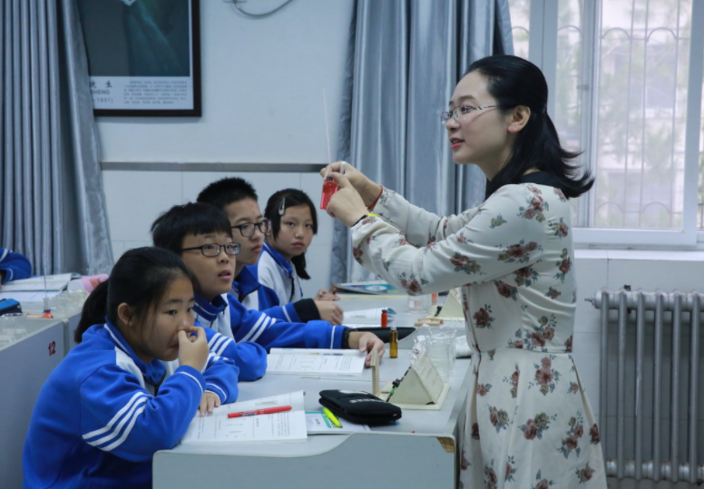 乡村教师|教师迎来“新调整”，或将缩小群体之间的待遇差距，师范生有福了