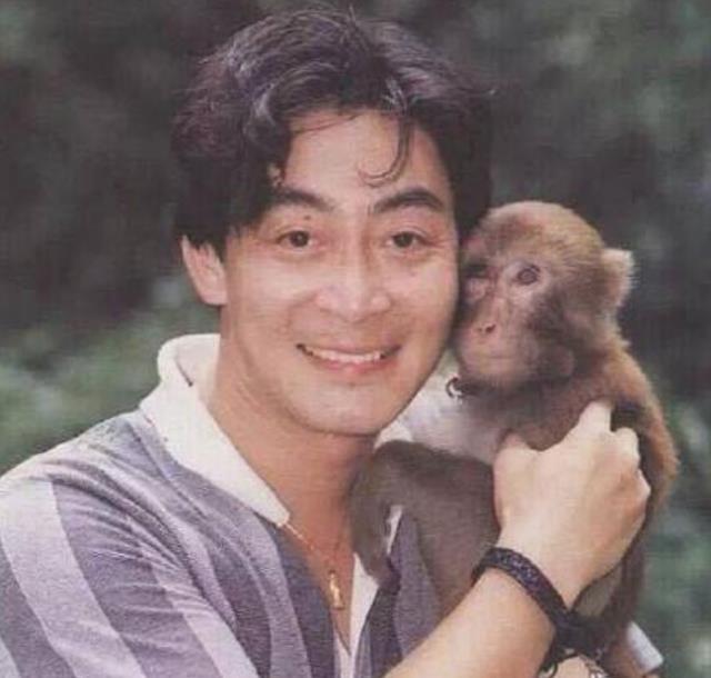 六小龄童|六小龄童女儿至今未嫁,照片曝光后,网友惊呼:这谁敢娶啊?