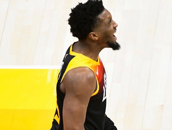 凯文·杜兰特|米神轰37+6记三分仍无缘今日最佳！对不起，你碰到1.8亿巨头了！