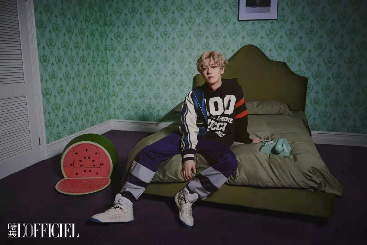 时尚风行派|鹿晗重回顶流行列!化雀斑妆染金发帅出新高度,31岁照样是花美男