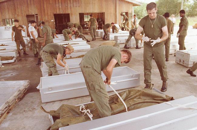 1978年美國900人排隊自殺，僅4人存活，是什麼讓他們毅然赴死？-圖5