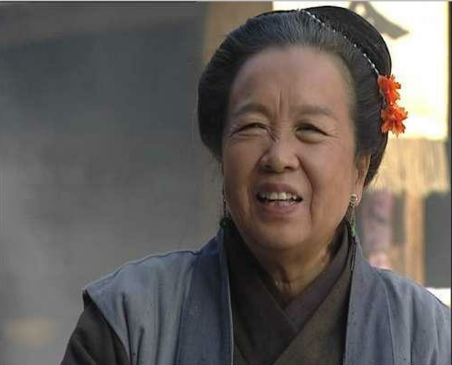 终成眷属|“容嬷嬷”年轻竟是校花？以为是开玩笑，看照片后网友：可演香妃