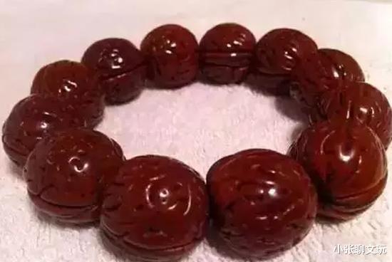 钱币|谁说文玩不能上油，这四种上油文玩，后期越变越红润