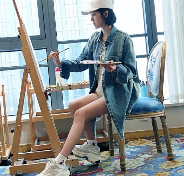 唐艺昕|有种“整容”叫唐艺昕生娃，离开十级美颜的腿，网友：简直认不出