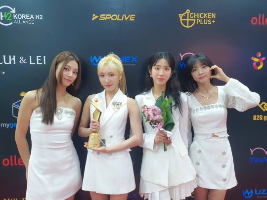 明日之星|LABUBU在“亚洲模特奖”中荣获明日之星奖