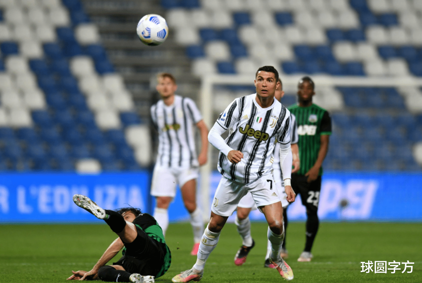 尤文图斯|意甲最新积分榜：前四全赢球，尤文被逼入绝境，穆里尼奥陷矛盾中