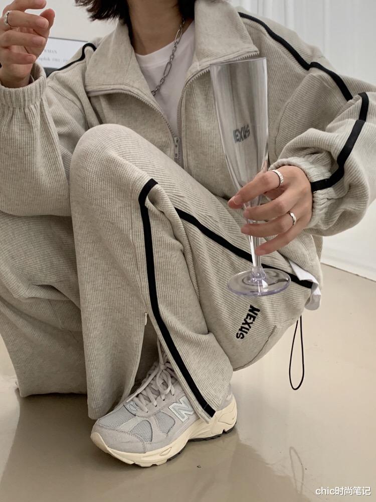 chic时尚笔记|靠这些颜色，拯救了我秋天不想穿黑白灰的尴尬，了解下？