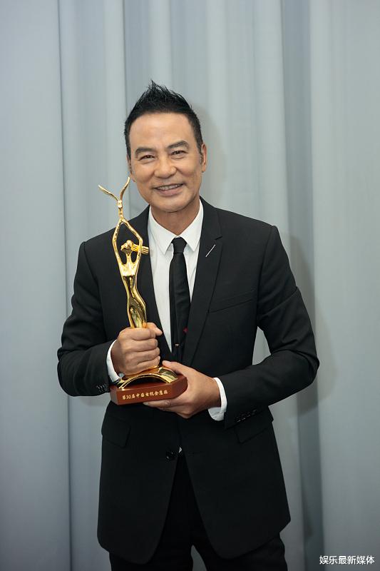 任达华|任达华女儿，再次登上杂志封面，任达华却不愿她进娱乐圈