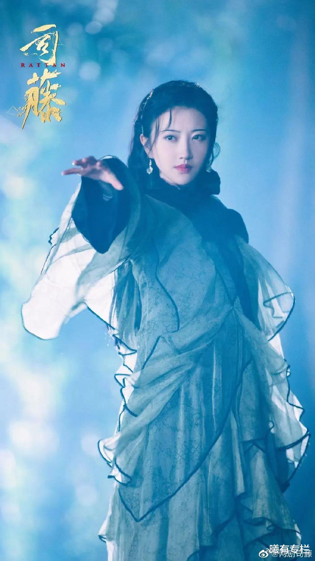 司藤|“国民千金”司藤遇到“穷剧组”：衣服自己做、布鞋夜市买