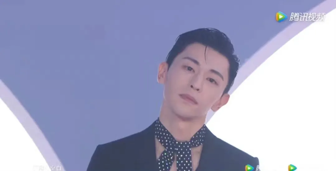 杨天真|杨天真出来走红毯,迪丽热巴都要震一震