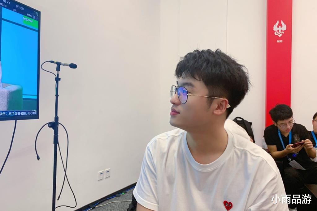gk|GK主教练花楼发文告别，粉丝哭诉俱乐部是骗子，疑似被高薪挖走