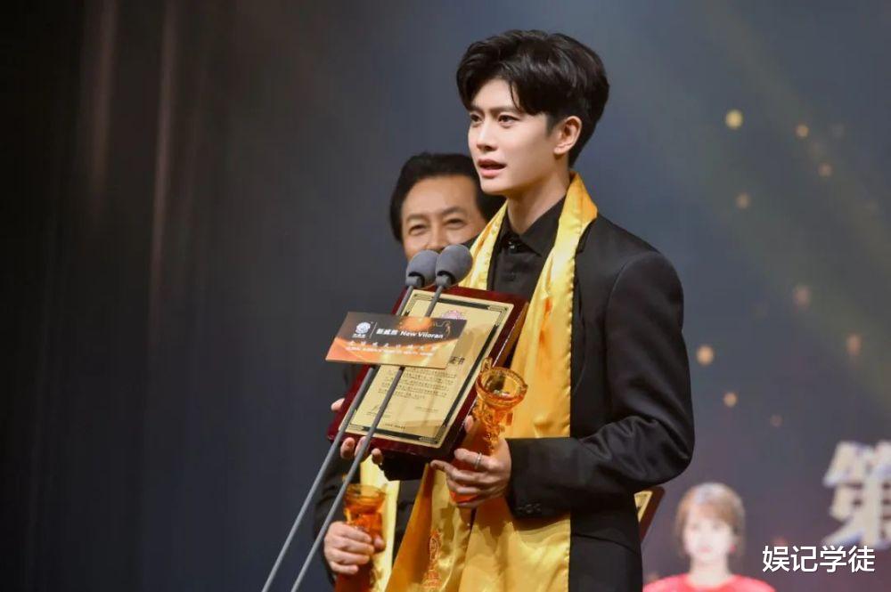 张子枫|华鼎奖现场太尴尬？“老戏骨”纷纷获奖，产后复出的朱珠引关注