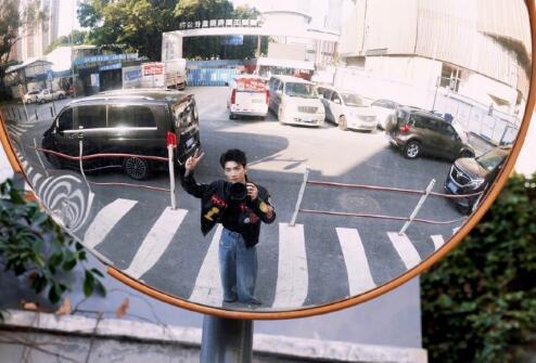 白敬亭|白敬亭升级为“白老板”新公司名叫“喆亭好”