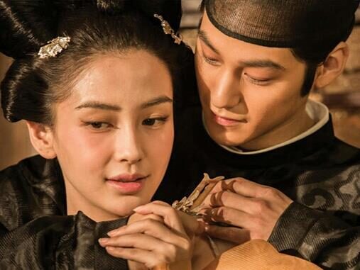 毛晓彤|《中国机长》4天8.64亿票房，杨颖全程无台词，安稳当花瓶