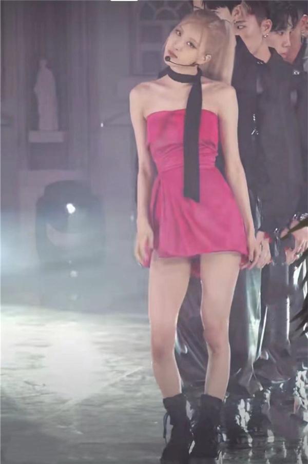 朴彩英|朴彩英登打歌舞台，手臂肌肉线条惊艳网友，身材管理好绝