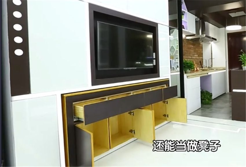 23㎡公寓有7居室，卫生间塞下浴缸？这对小俩口的家也太绝了