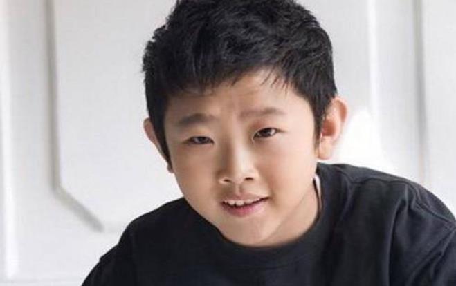 侯祥|他曾出演《家有儿女》，35岁还在演孩子，与老婆同框似母子