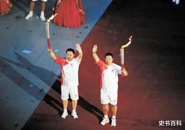 李宁|“体操王子”李宁身价百亿,58岁头发脱落,59岁妻子仍风韵犹存