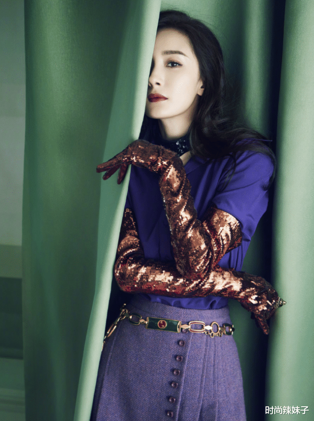 郑爽|杨幂代言“透光袜”火上热搜，留意她秀出的腿：已到人见人爱的程度