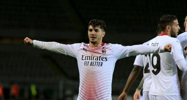 AC米兰 总价5500万，马尔蒂尼酝酿三赢交易，AC米兰迎顶级前腰，甩卖凯西