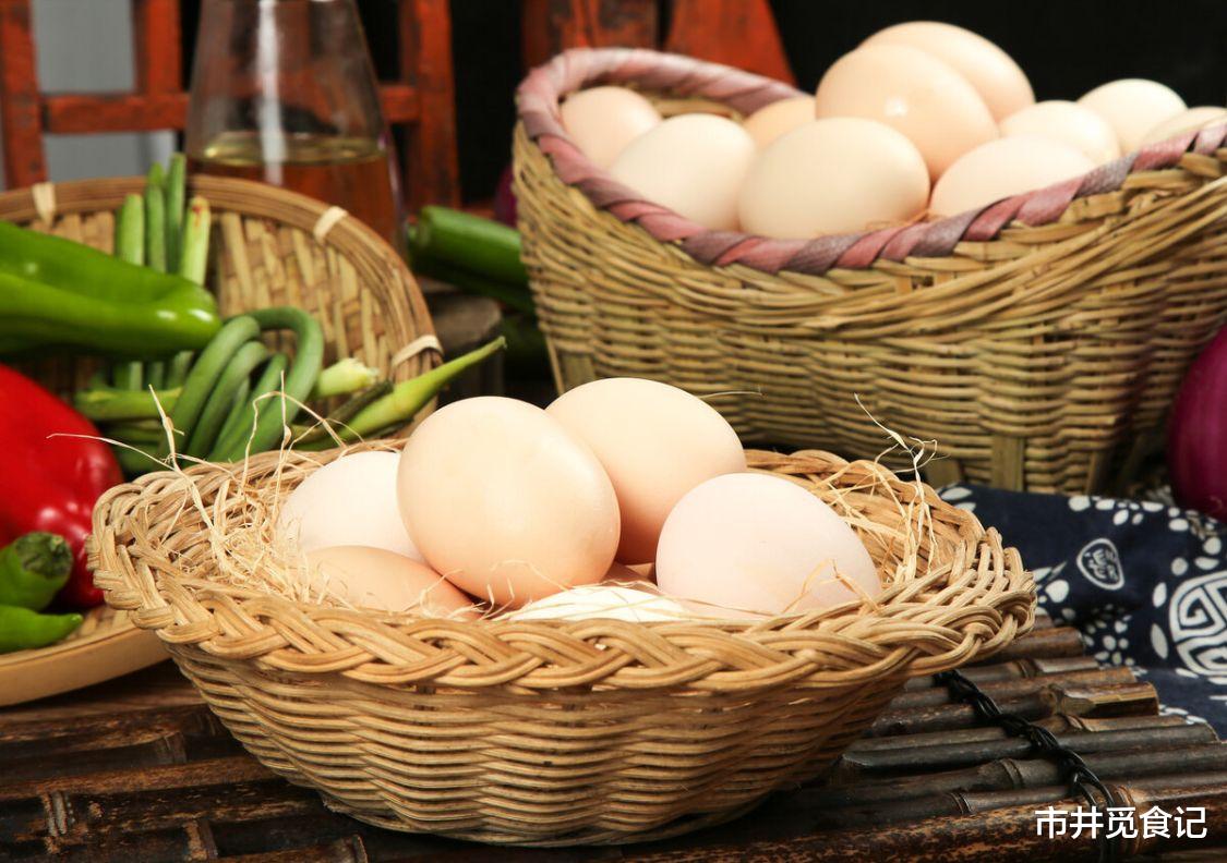 买鸡蛋,选红壳还是白壳的?记住“2不买”,选购好鸡蛋简单多了