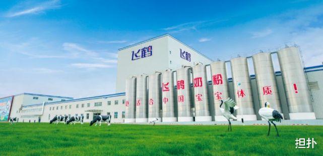 担扑 中国最大的奶粉企业,去年奶粉卖出了176亿,却花了52亿投广告