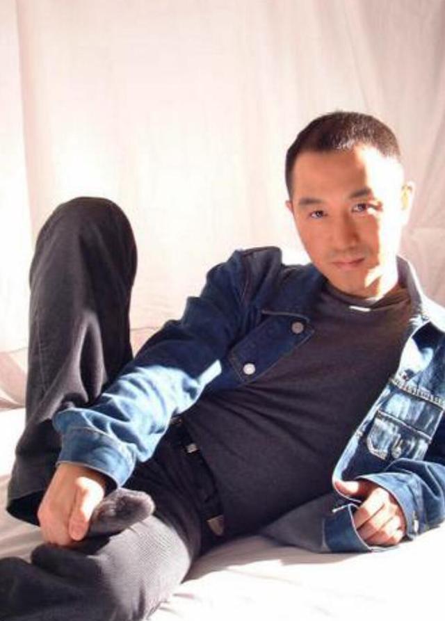 大中国|大写的痛心！他因《大中国》一夜爆红，34岁却死在母亲怀里