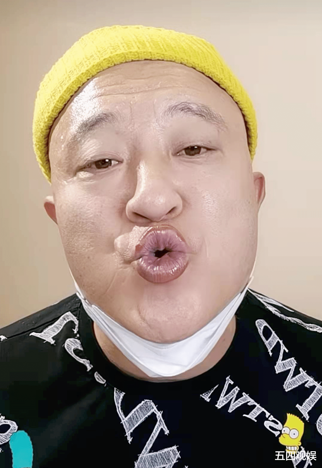 冬至|“赵四”直播卖口罩，誓为粉丝送福利，却被评论气哭，网友调侃：防侧漏吗？