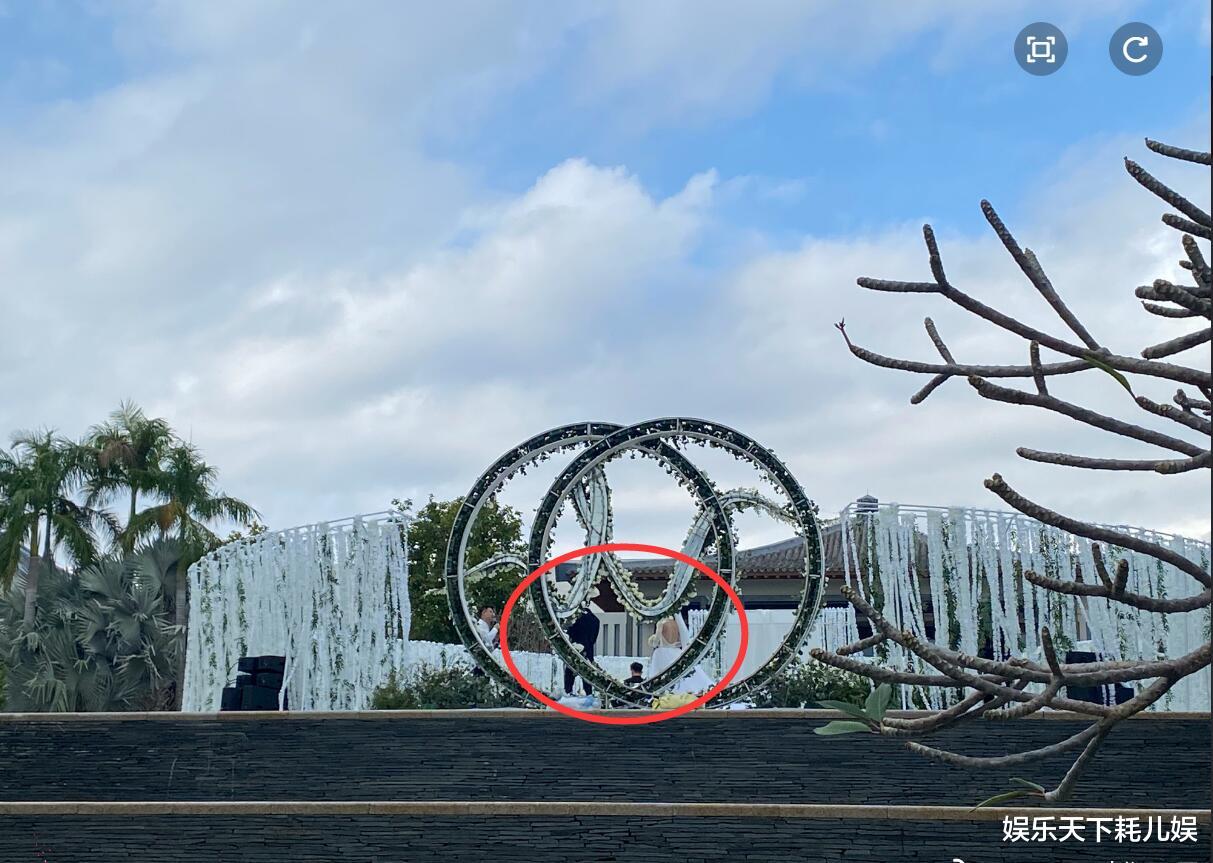 魏晨|魏晨8个数字回应白敬亭祝福，结婚誓言环节2人都哭了，多位“快乐男声”到场助阵，张杰爸妈也在