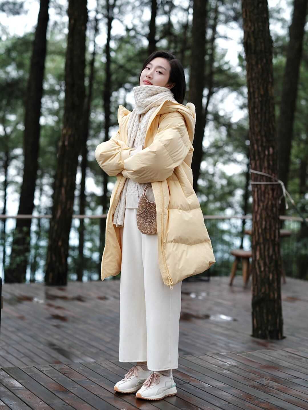 何有强 天穿衣一定要“保暖至上”，用牛仔裤搭这三件上衣，保暖又优雅