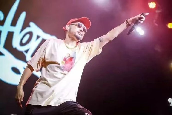 披荆斩棘哥哥|《披荆斩棘哥哥》支持热狗退出节目，他的黑料太多了违反艺人艺德