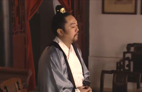 女子意外身怀机密,好在贵人及时相助。