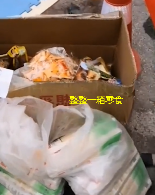 笑笑社会说 吉林一志愿者，吐槽隔离居民下单物资：箱子里都是小零食