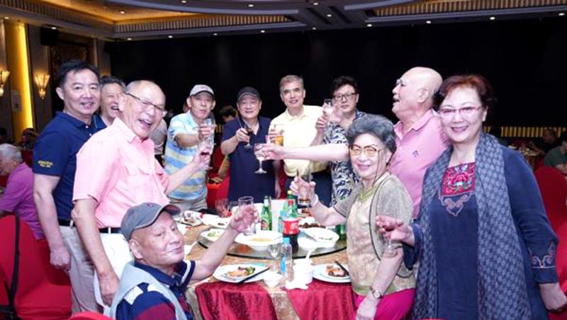 波罗|达式常梁波罗向梅赵静等著名艺术家最新欢聚，金秋上影，再忆芳华