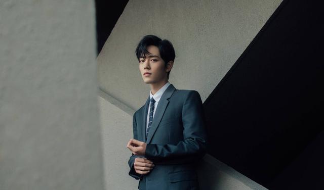 肖战|肖战新物料！化身美食推荐官在央视新闻露脸，头发变长，气质非凡