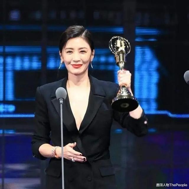 赵敏|7版赵敏颜值现状:黎姿脸僵、贾静雯老态明显,张敏已认不出来